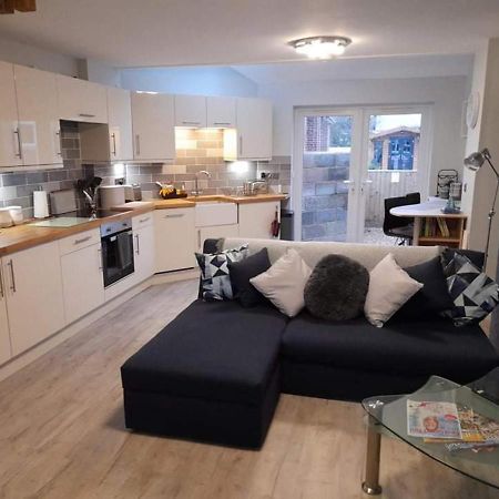 Outstanding Modern 1-Bed House In Chippenham Chippenham (Wiltshire) Eksteriør billede