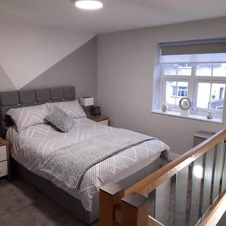 Outstanding Modern 1-Bed House In Chippenham Chippenham (Wiltshire) Eksteriør billede