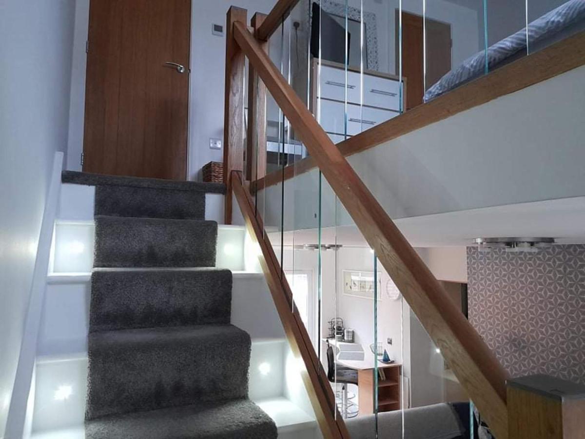 Outstanding Modern 1-Bed House In Chippenham Chippenham (Wiltshire) Eksteriør billede
