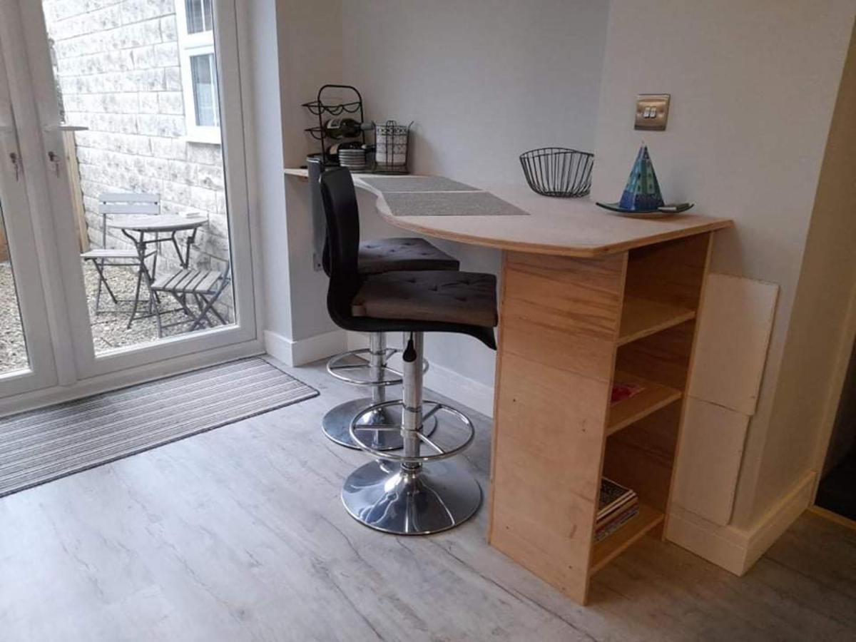Outstanding Modern 1-Bed House In Chippenham Chippenham (Wiltshire) Eksteriør billede