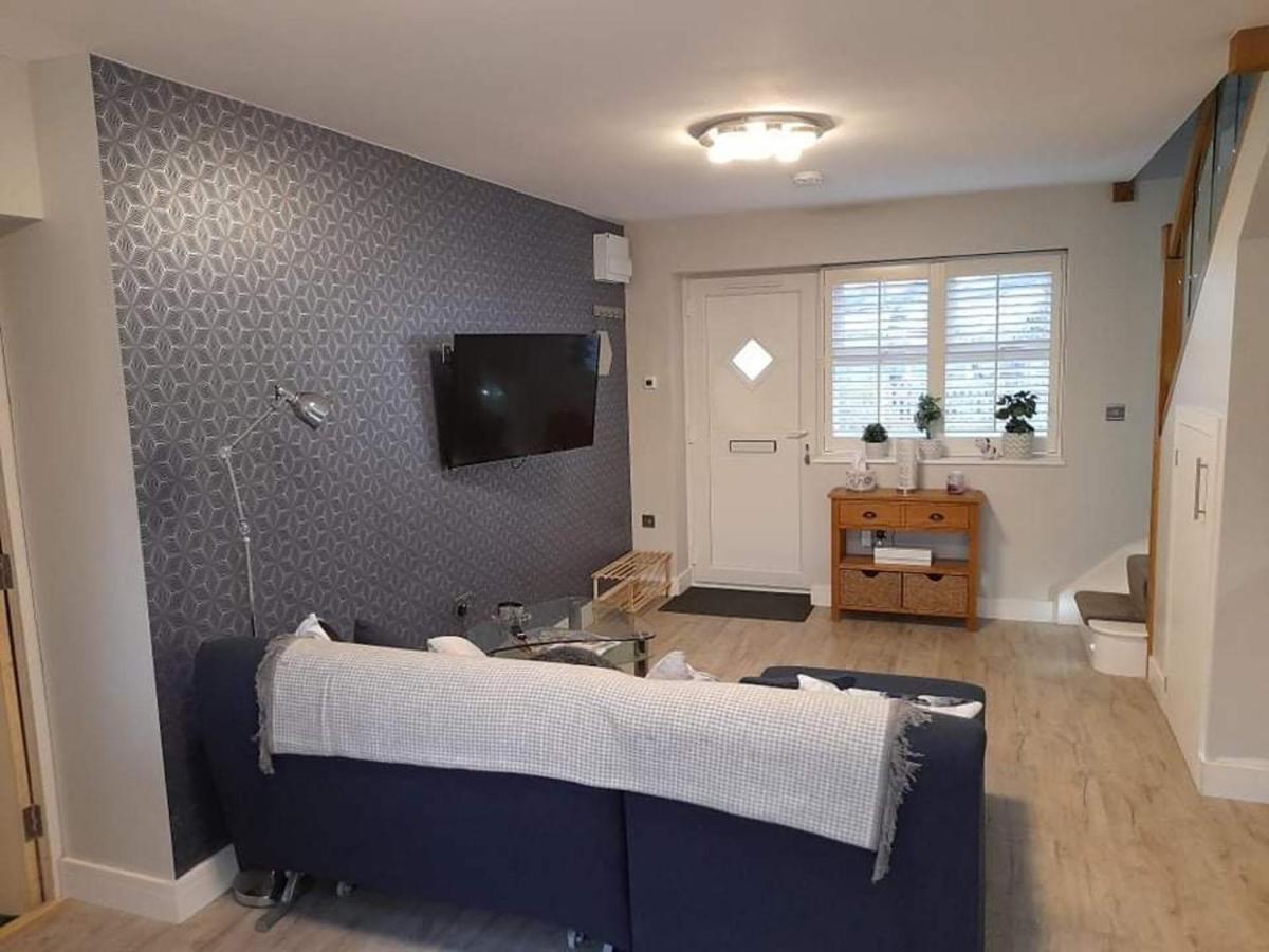 Outstanding Modern 1-Bed House In Chippenham Chippenham (Wiltshire) Eksteriør billede