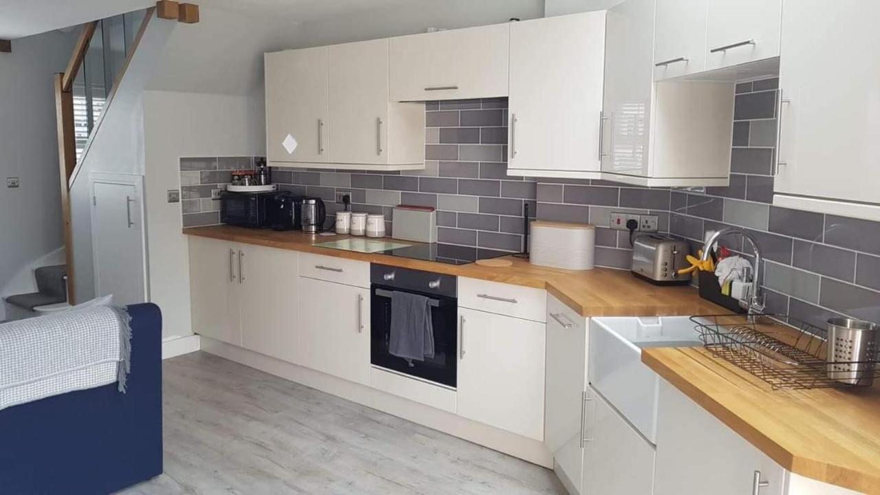 Outstanding Modern 1-Bed House In Chippenham Chippenham (Wiltshire) Eksteriør billede
