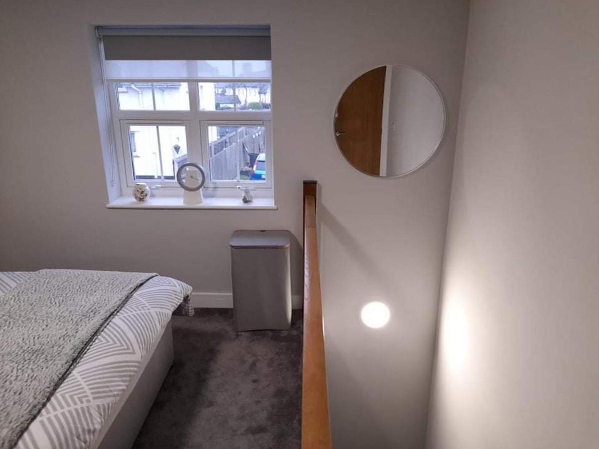 Outstanding Modern 1-Bed House In Chippenham Chippenham (Wiltshire) Eksteriør billede