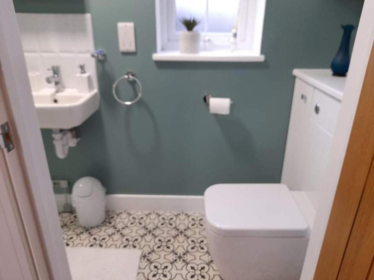 Outstanding Modern 1-Bed House In Chippenham Chippenham (Wiltshire) Eksteriør billede