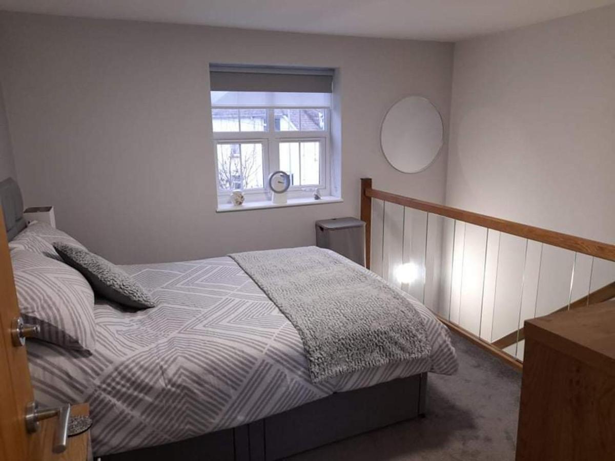 Outstanding Modern 1-Bed House In Chippenham Chippenham (Wiltshire) Eksteriør billede